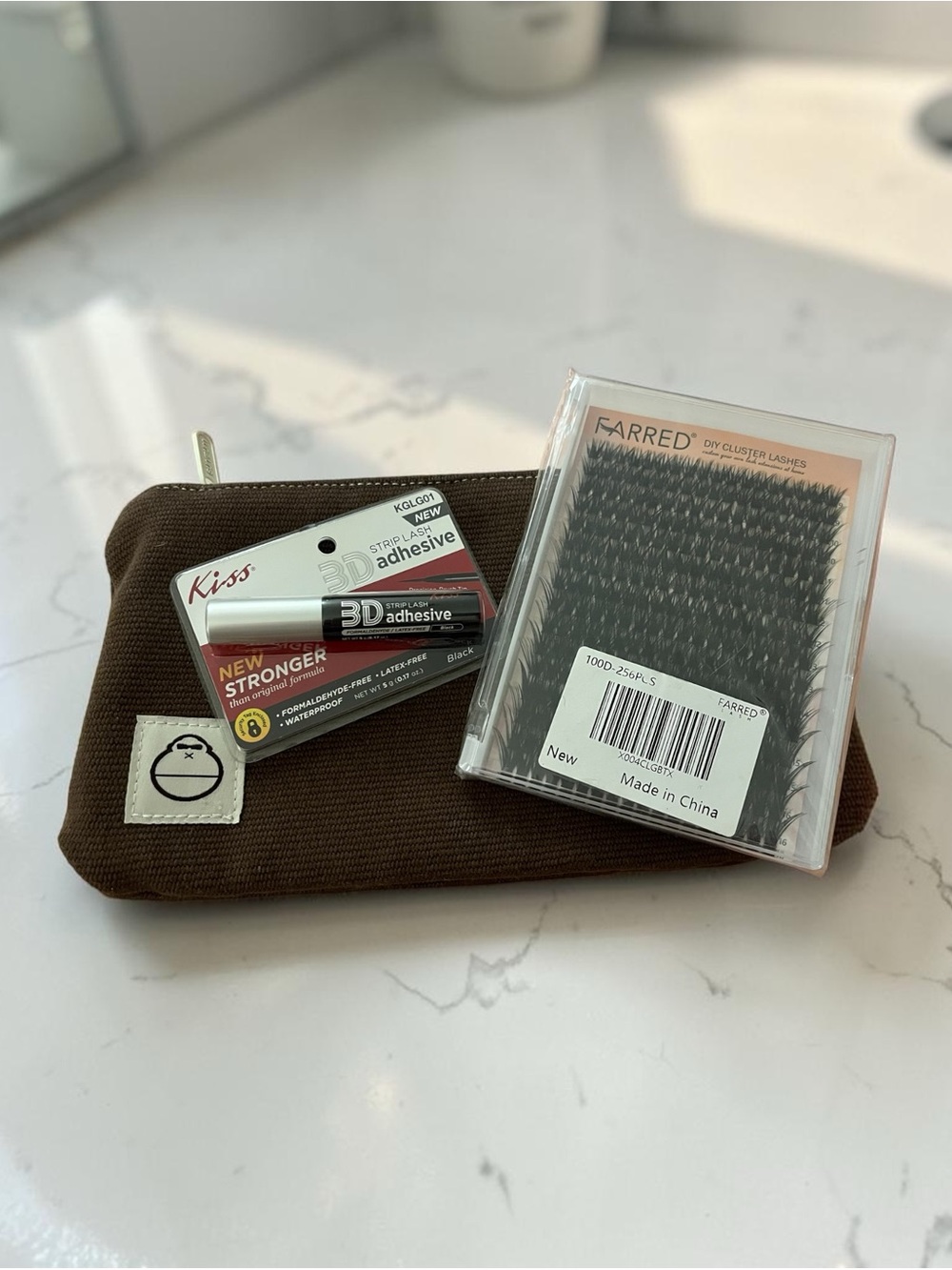 Eyelash set with adhesive - New
